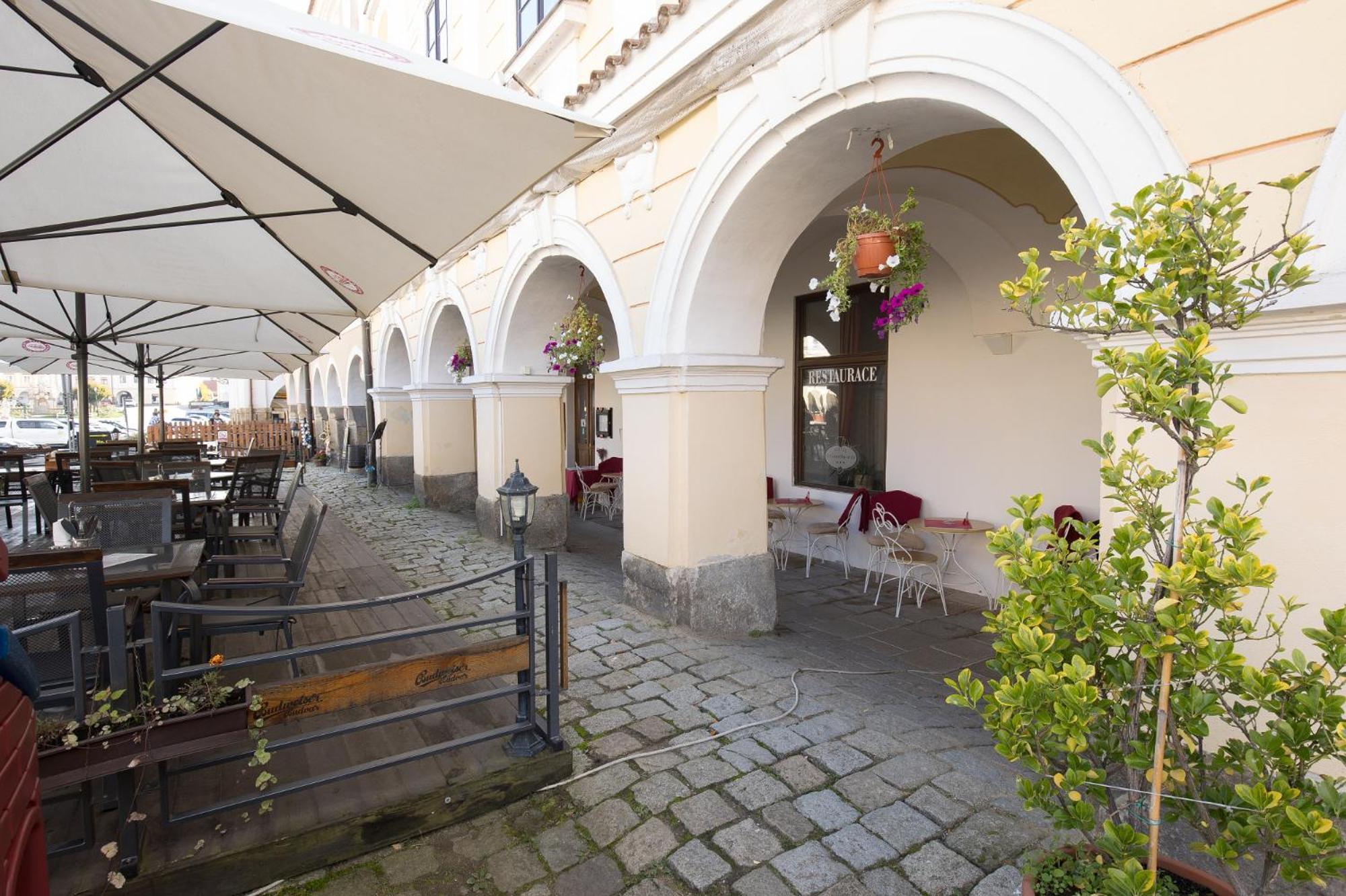 Hotel U Cerneho Orla เตลช์ ภายนอก รูปภาพ
