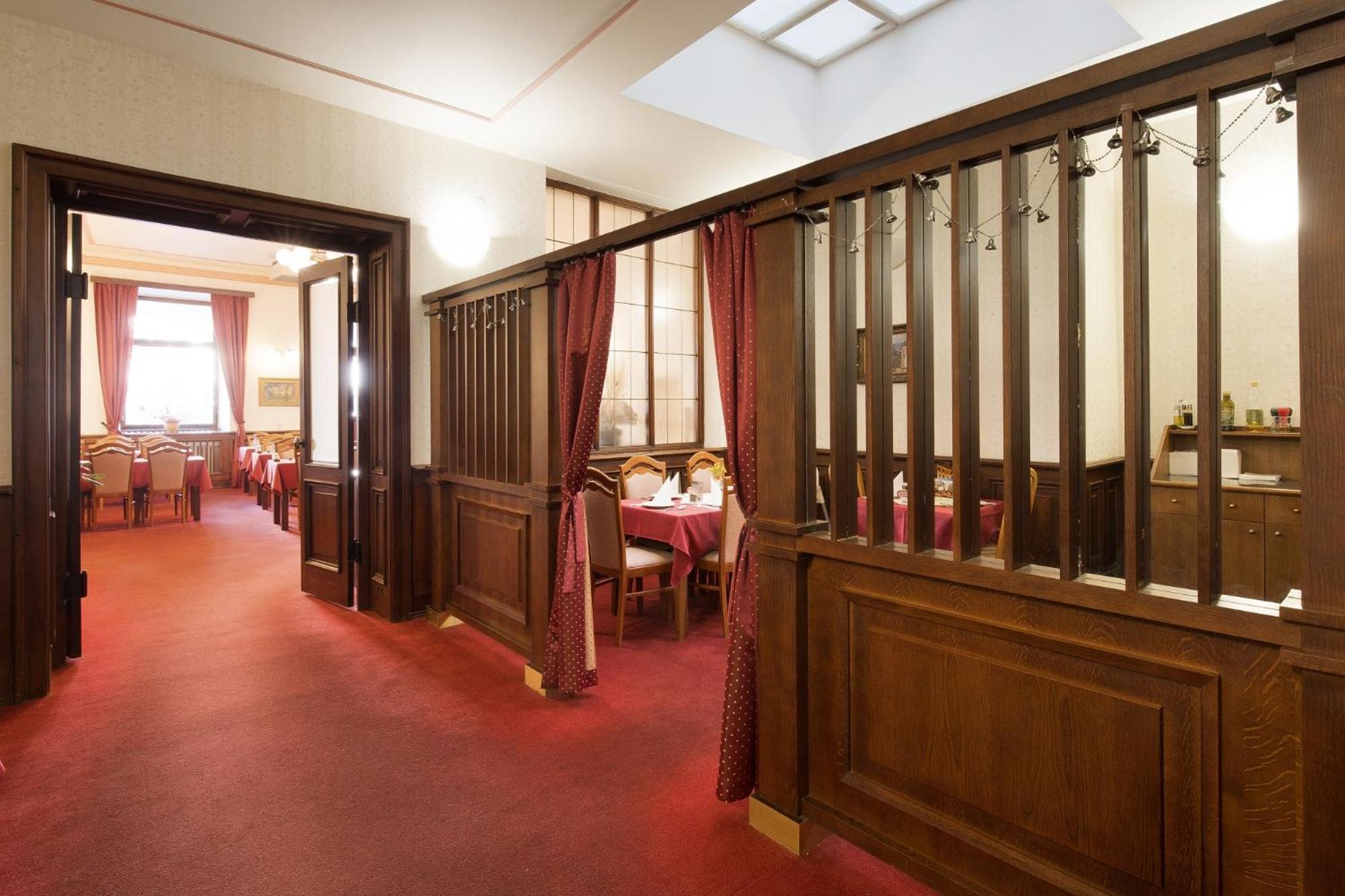 Hotel U Cerneho Orla เตลช์ ภายนอก รูปภาพ