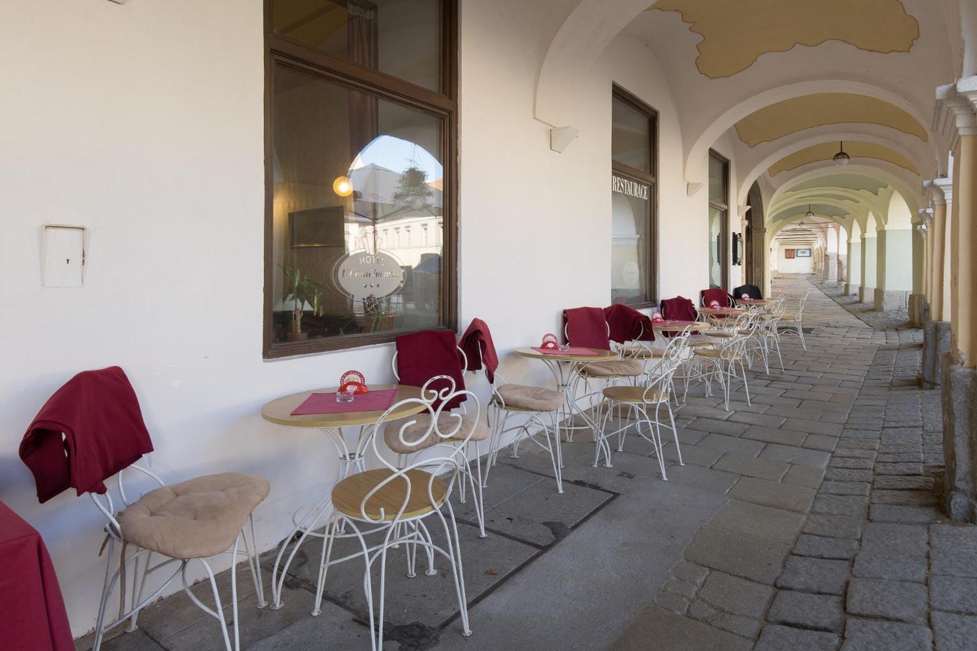 Hotel U Cerneho Orla เตลช์ ภายนอก รูปภาพ