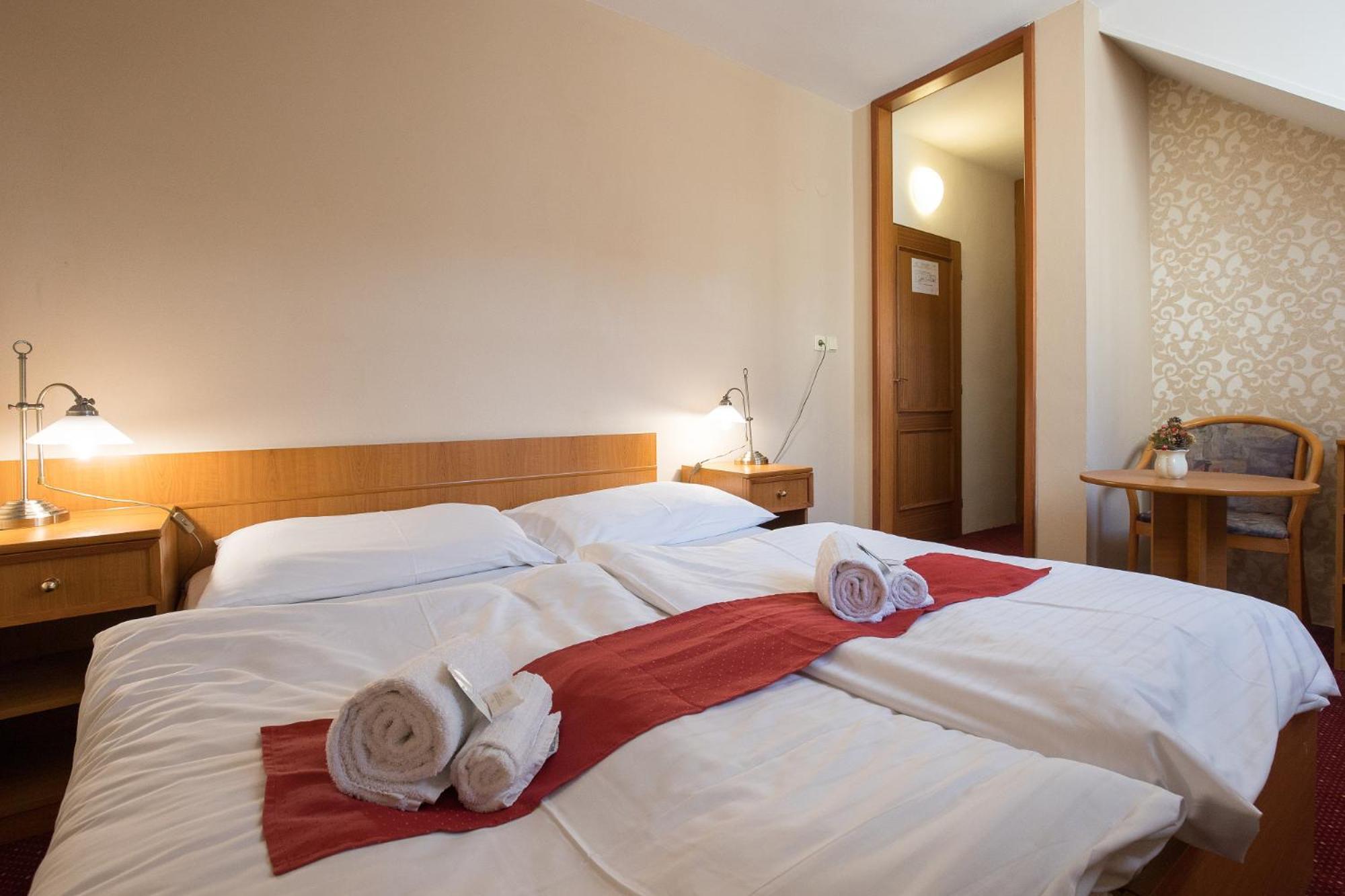 Hotel U Cerneho Orla เตลช์ ภายนอก รูปภาพ