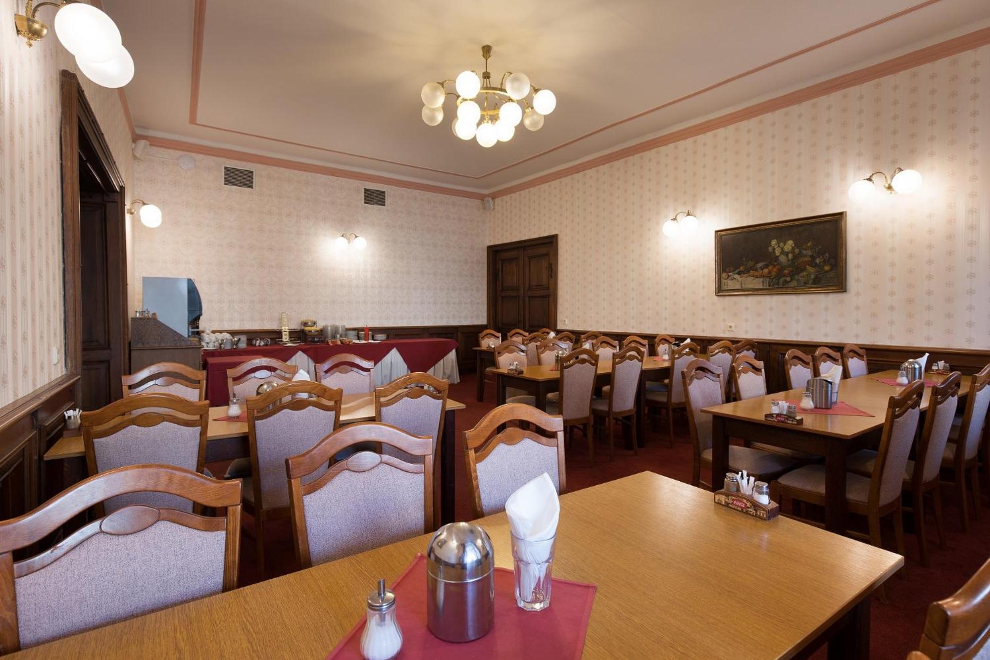 Hotel U Cerneho Orla เตลช์ ภายนอก รูปภาพ