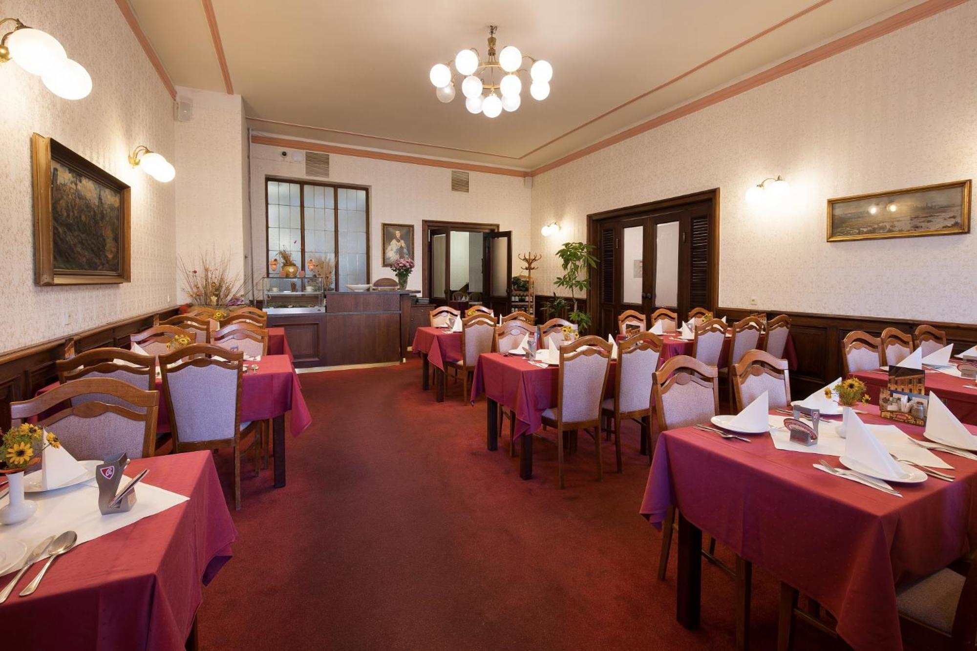 Hotel U Cerneho Orla เตลช์ ภายนอก รูปภาพ