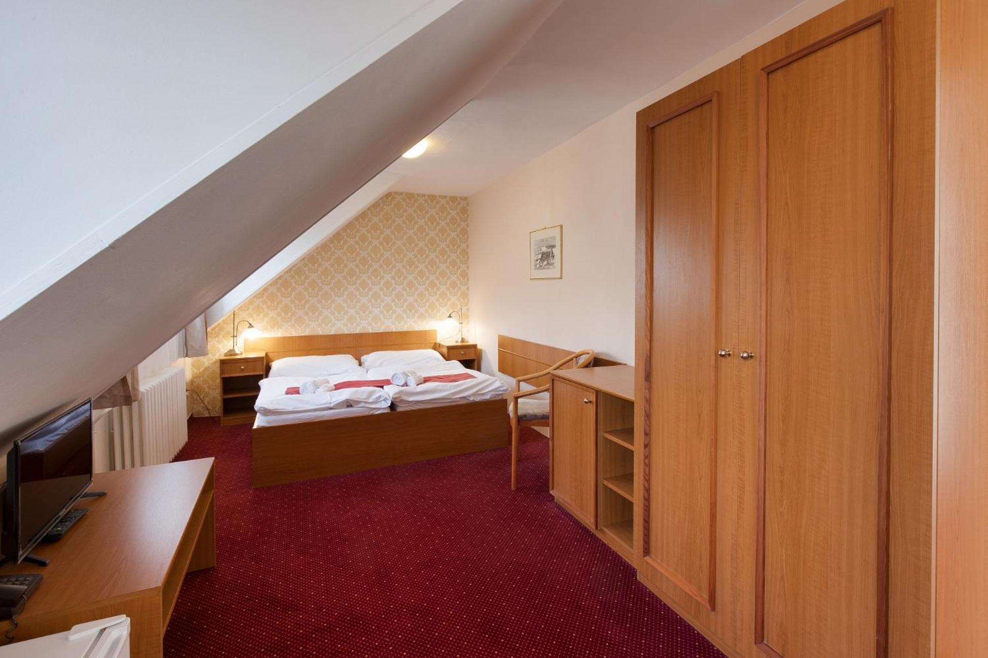 Hotel U Cerneho Orla เตลช์ ภายนอก รูปภาพ