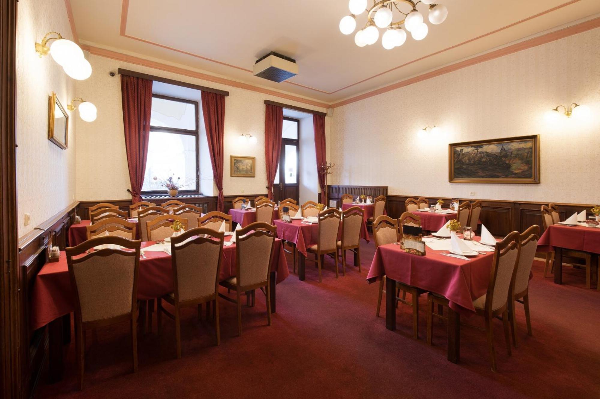 Hotel U Cerneho Orla เตลช์ ภายนอก รูปภาพ