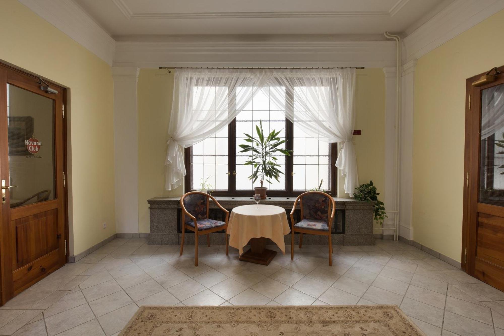 Hotel U Cerneho Orla เตลช์ ภายนอก รูปภาพ