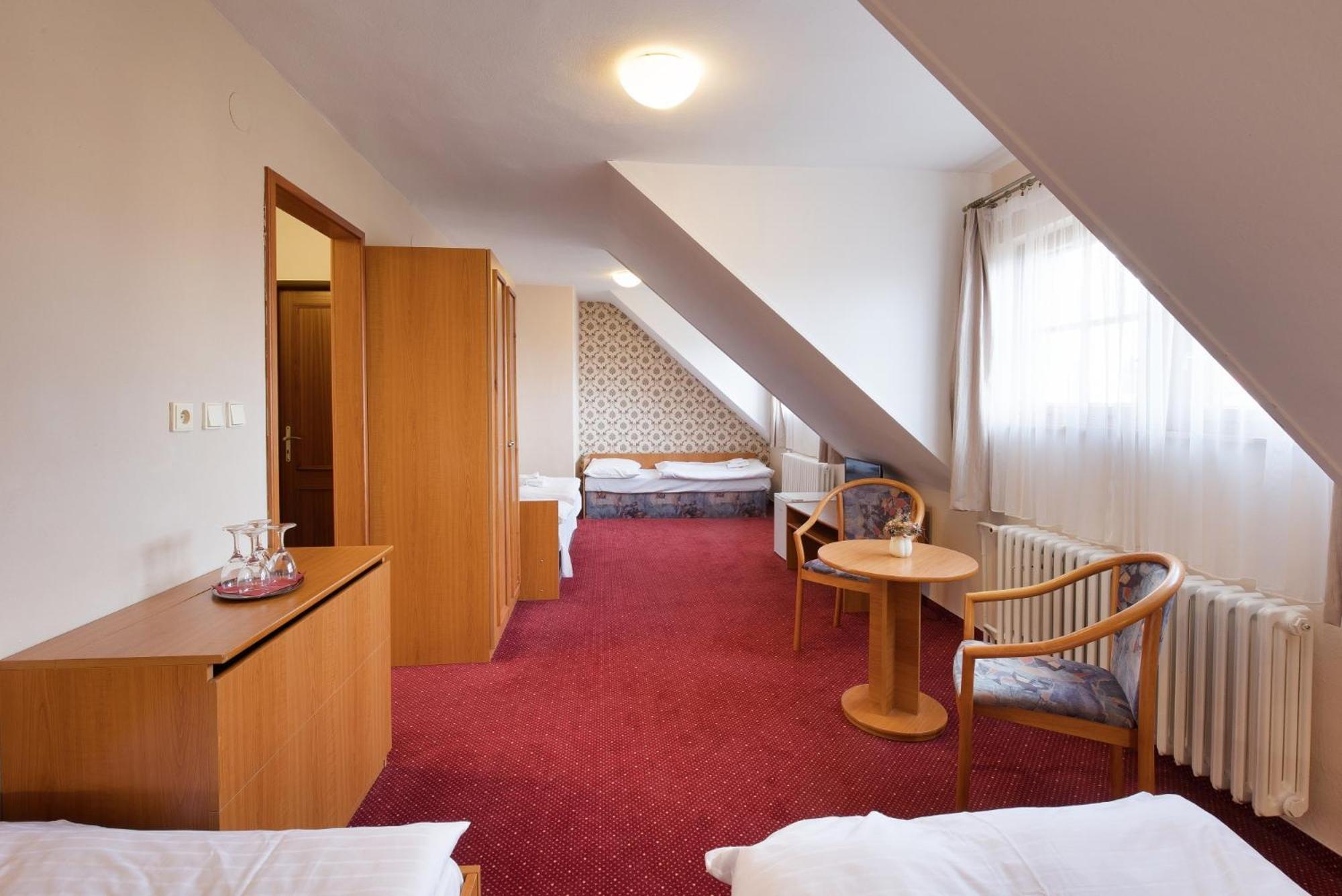 Hotel U Cerneho Orla เตลช์ ภายนอก รูปภาพ