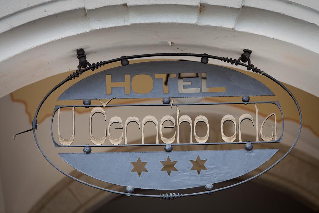 Hotel U Cerneho Orla เตลช์ ภายนอก รูปภาพ